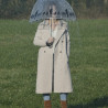 Parapluie transparent oiseaux sur un fil